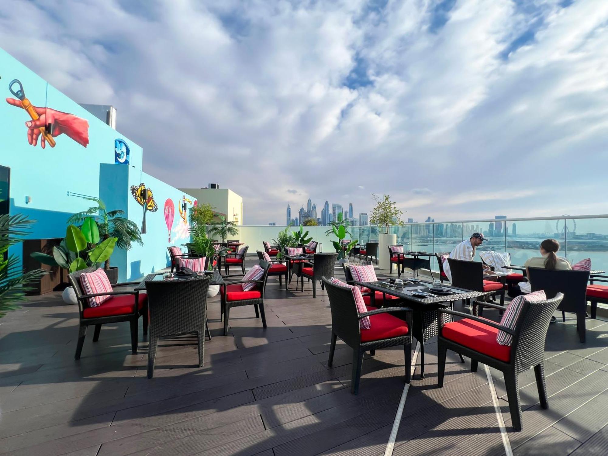 Coastal 1br Hideaway With Breathtaking Sea Views - 50ab5 Dubai